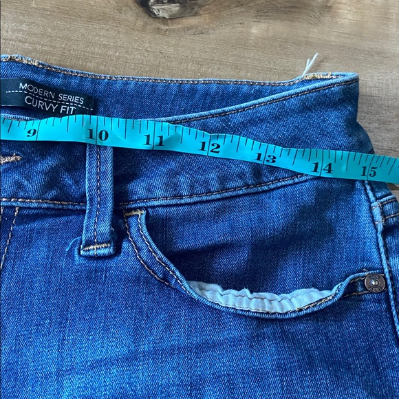 Lee Women's Classic Blue Jean Shorts - Picture 3 of 6